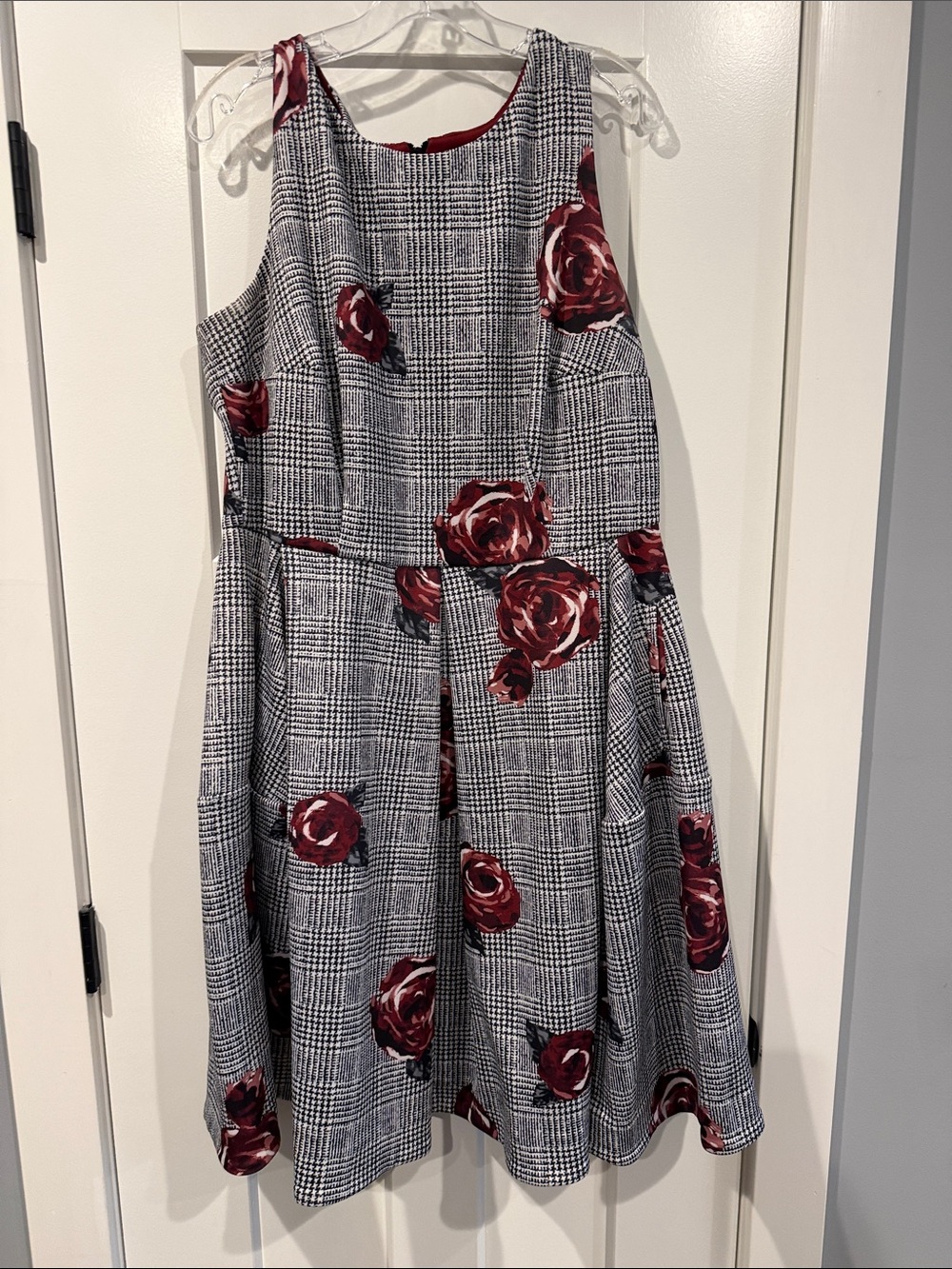 Roz & Ali Black & White Plaid Sleeveless Dress with Red Rose Print
